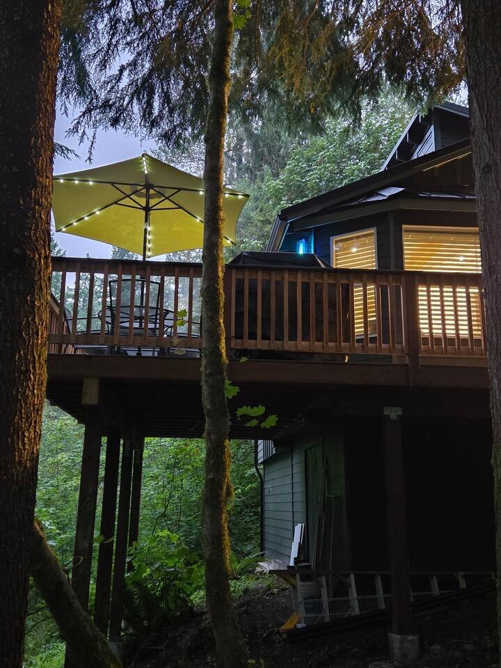 Cabin in Ashford, US