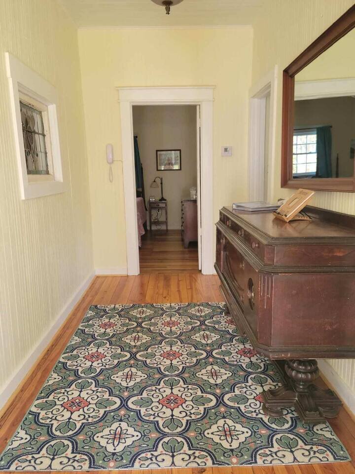 Bungalow in Roseland, US