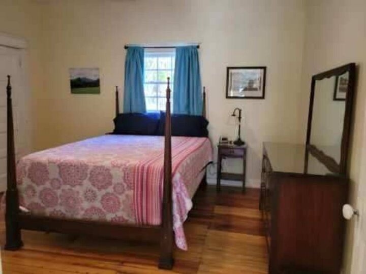 Bungalow in Roseland, US