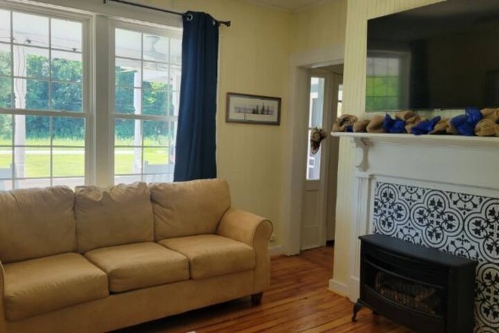 Bungalow in Roseland, US