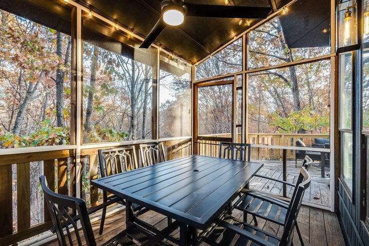 Cabin in McGaheysville, US