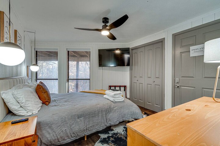 Cabin in McGaheysville, US