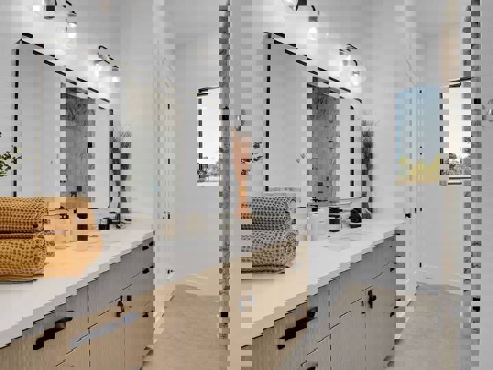 Cabin in Kendalia, US