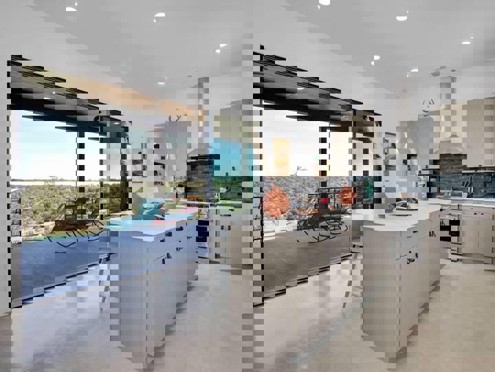 Cabin in Kendalia, US