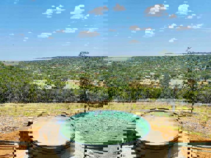 Cabin in Kendalia, US