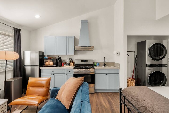 Guest house in San Fernando, US