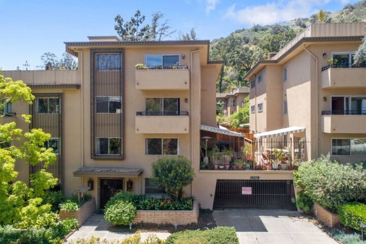 Rental unit in Los Angeles, US