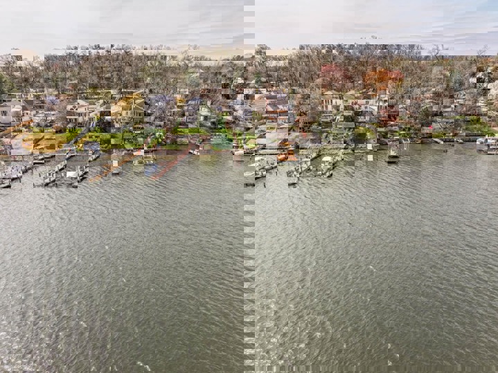 Home in Glen Burnie, US