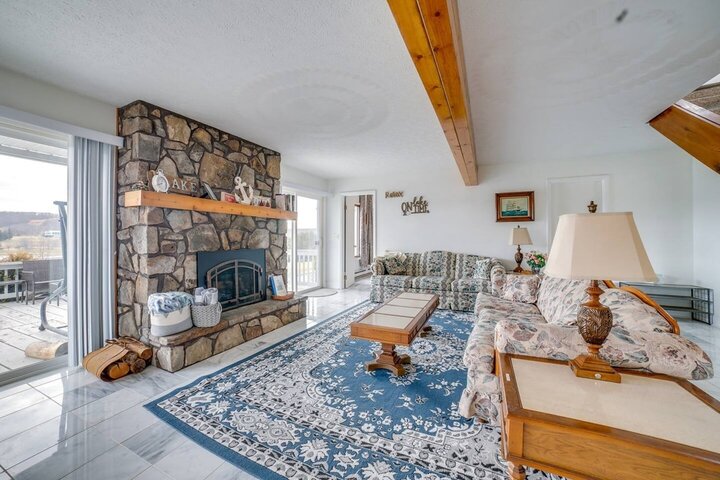 Home in Terra Alta, US