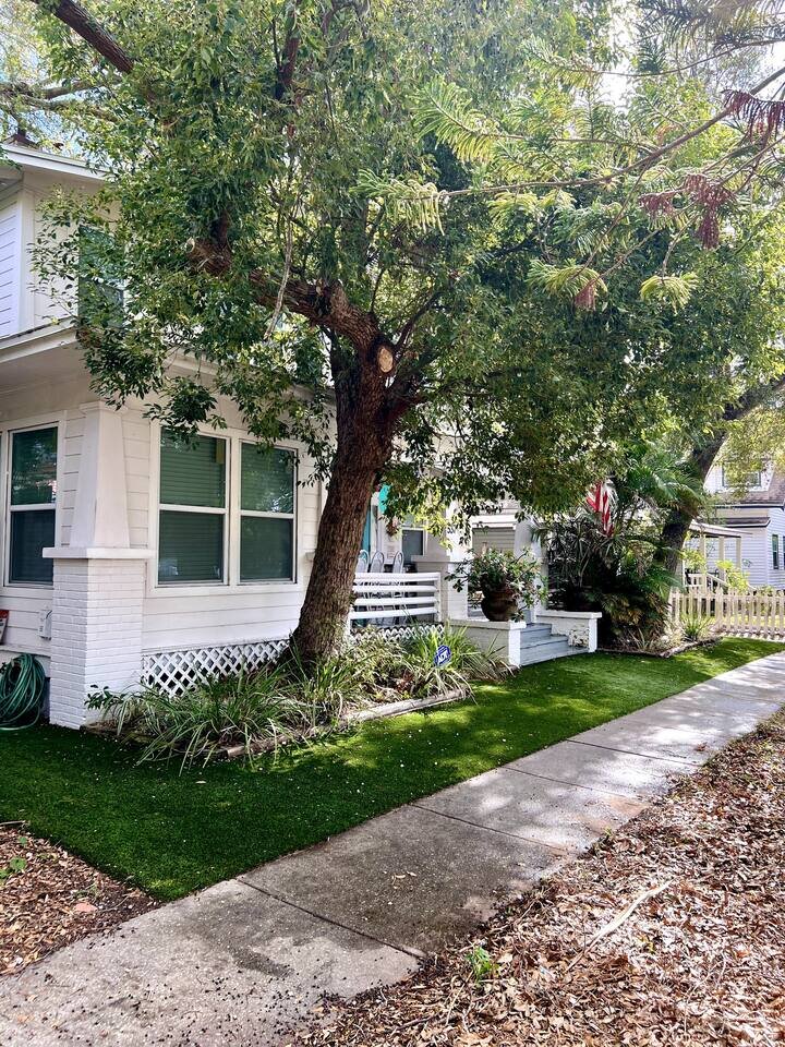 Rental unit in St. Petersburg, US