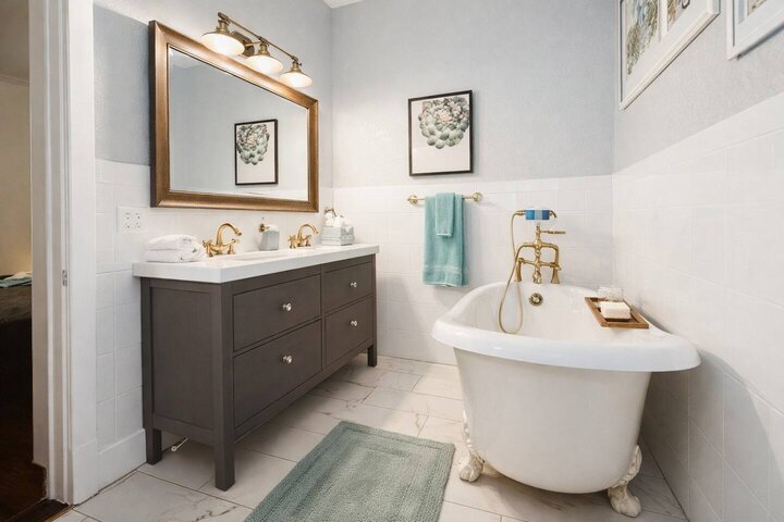 Rental unit in St. Petersburg, US