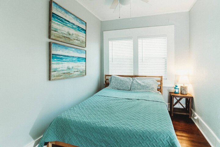 Rental unit in Saint Petersburg, US