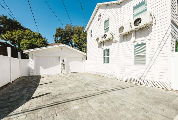 Rental unit in St. Petersburg, US