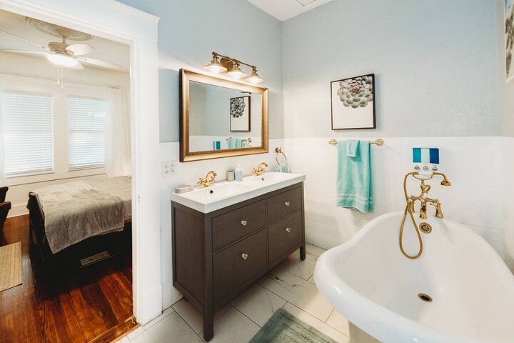 Rental unit in St. Petersburg, US