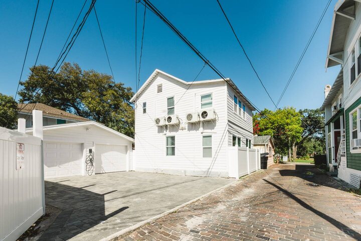 Rental unit in St. Petersburg, US