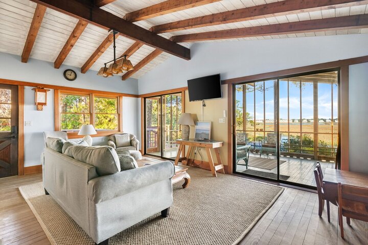 Home in Folly Beach, US