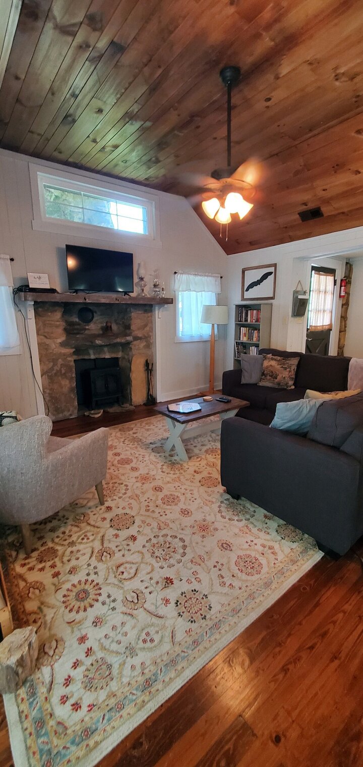 Cabin in Hendersonville, US