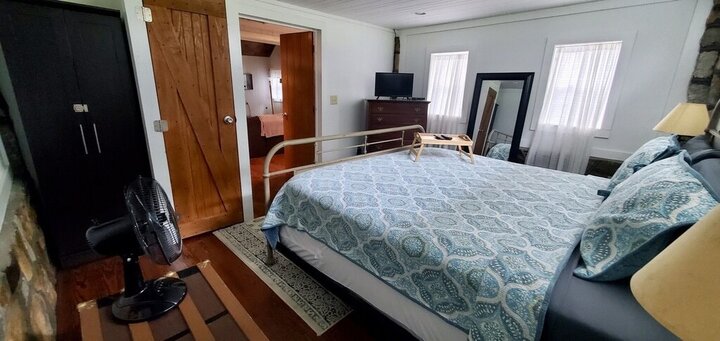 Cabin in Hendersonville, US