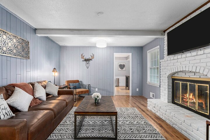 House in Overland Park, US