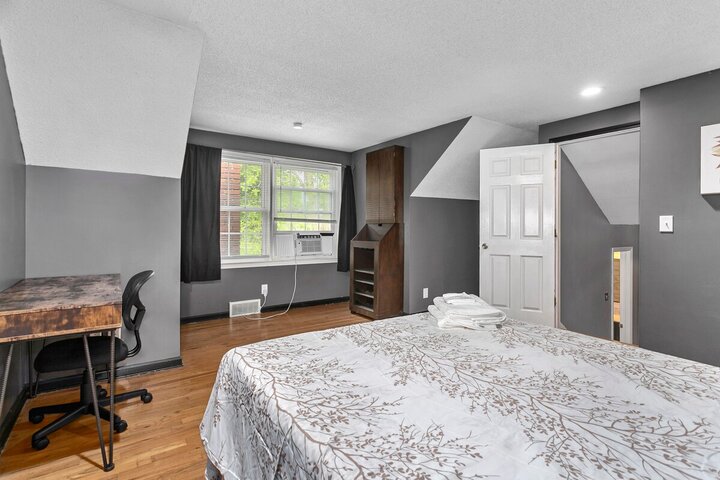 House in Overland Park, US