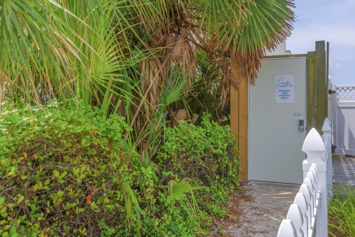 Condominium in Miramar Beach, US