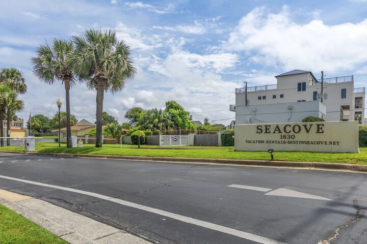 Condominium in Miramar Beach, US