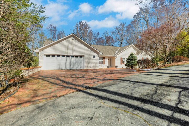 House in Newland, US