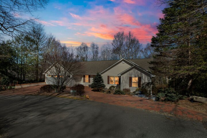 House in Newland, US