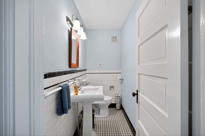 House in White Stone, US