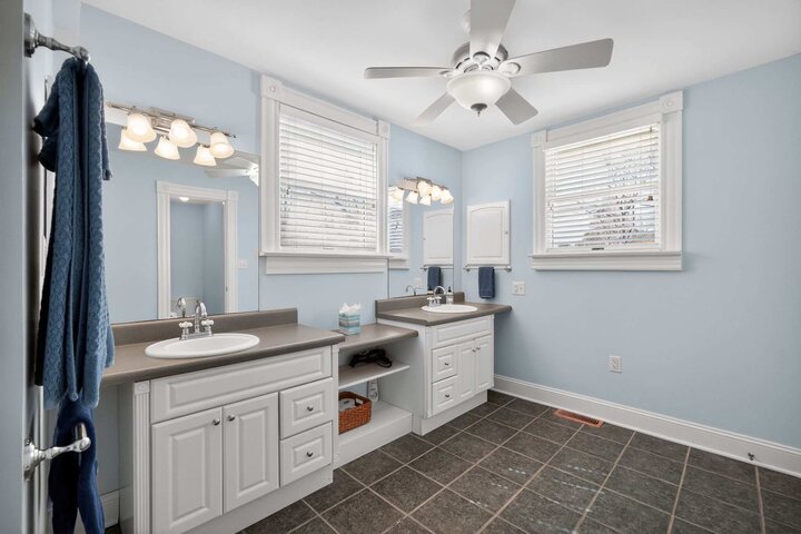 House in White Stone, US