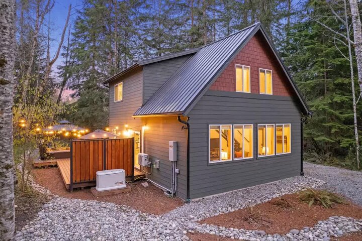 Cabin in Ashford, US