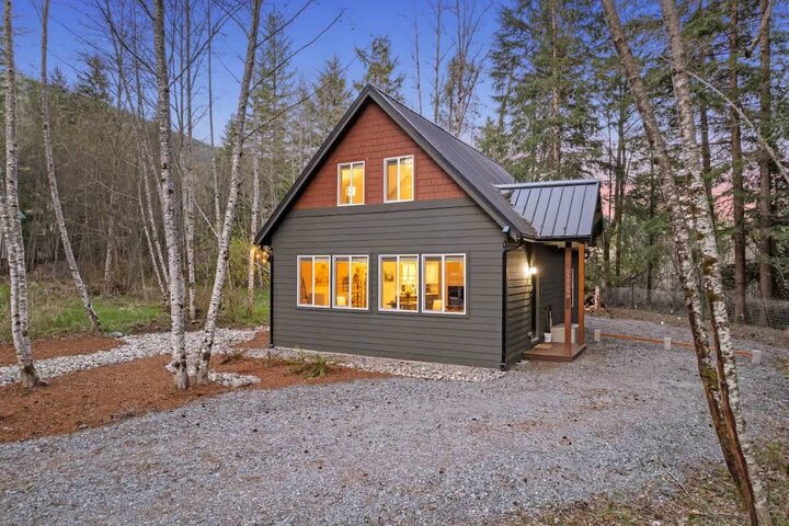 Cabin in Ashford, US