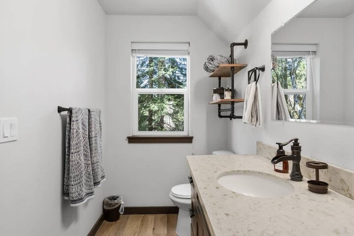 Cabin in Ashford, US