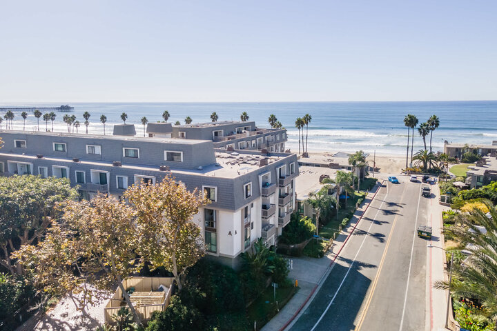 Condominium in Oceanside, US