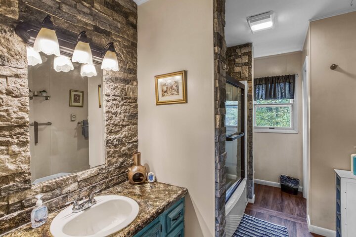 Cabin in Terra Alta, US