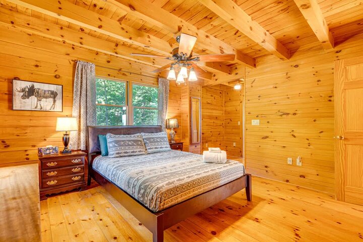 Cabin in Moorefield, US