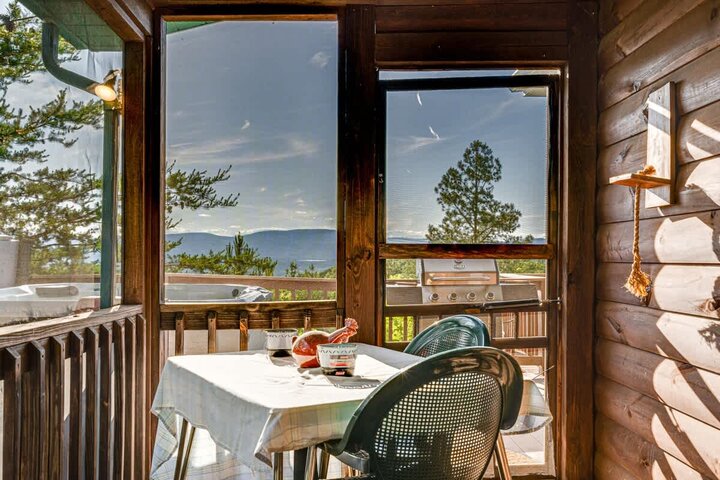 Cabin in Moorefield, US