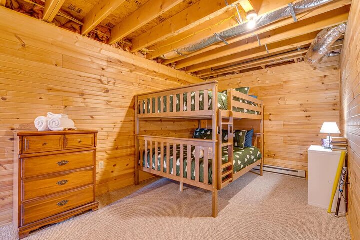 Cabin in Moorefield, US