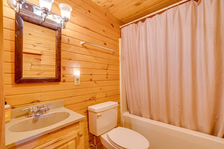 Cabin in Moorefield, US