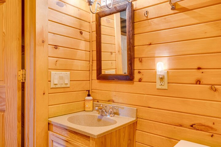 Cabin in Moorefield, US