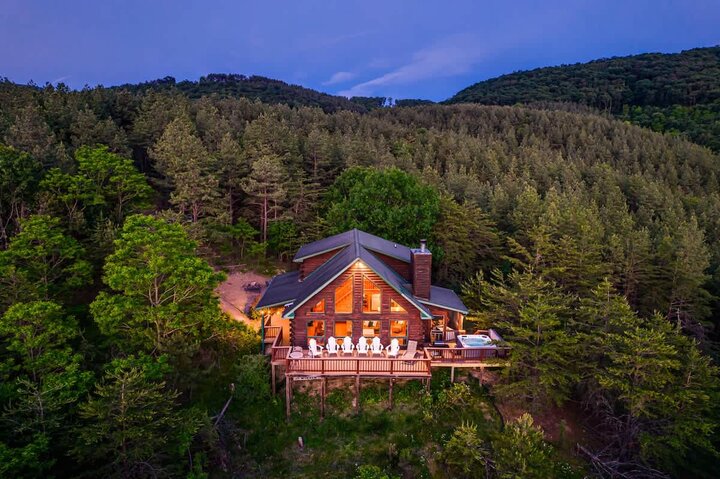 Cabin in Moorefield, US