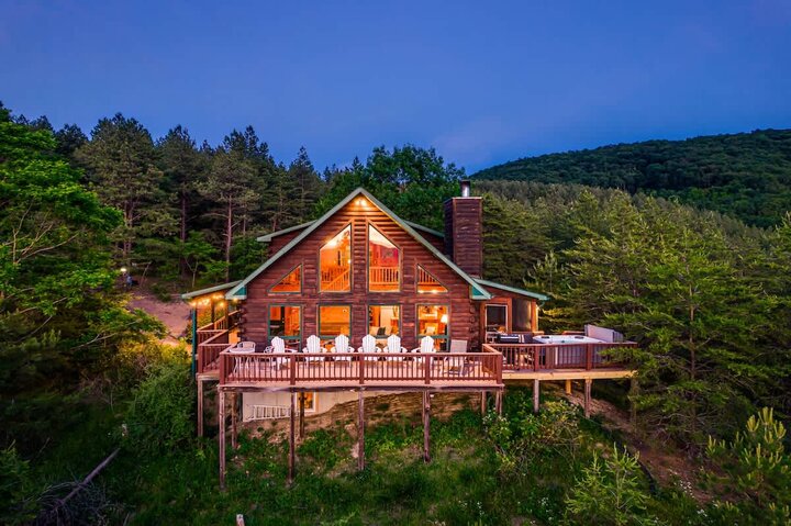 Cabin in Moorefield, US