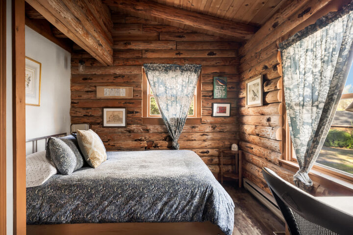 Cabin in Paw Paw, US