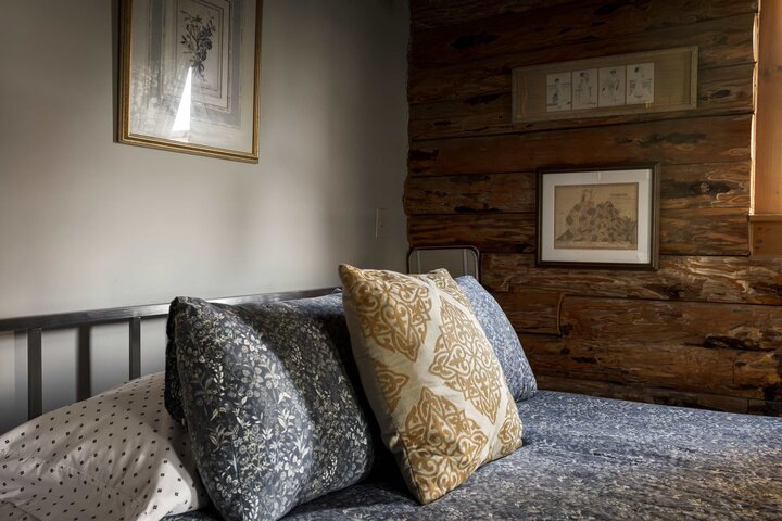 Cabin in Paw Paw, US