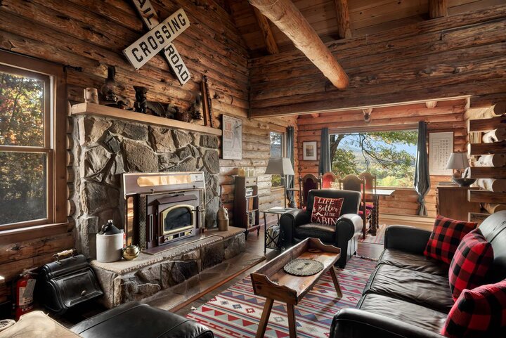 Cabin in Paw Paw, US