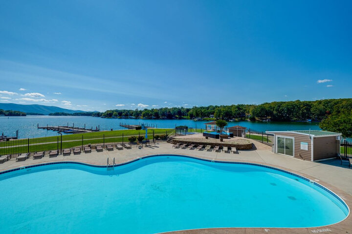 Apartment in Huddleston, US