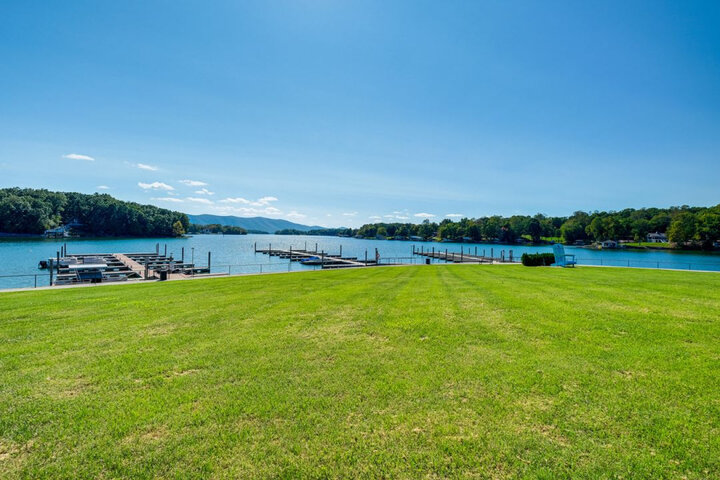 Apartment in Huddleston, US