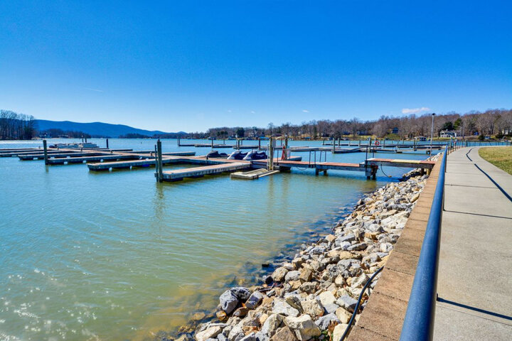 Apartment in Huddleston, US