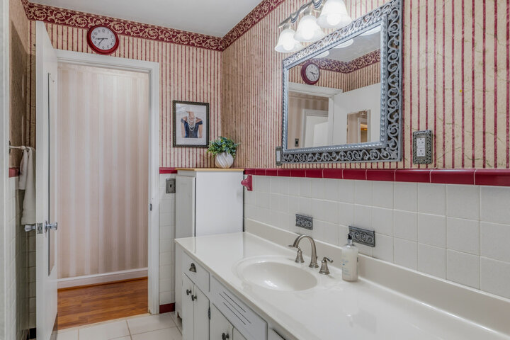 House in Collinsville, US