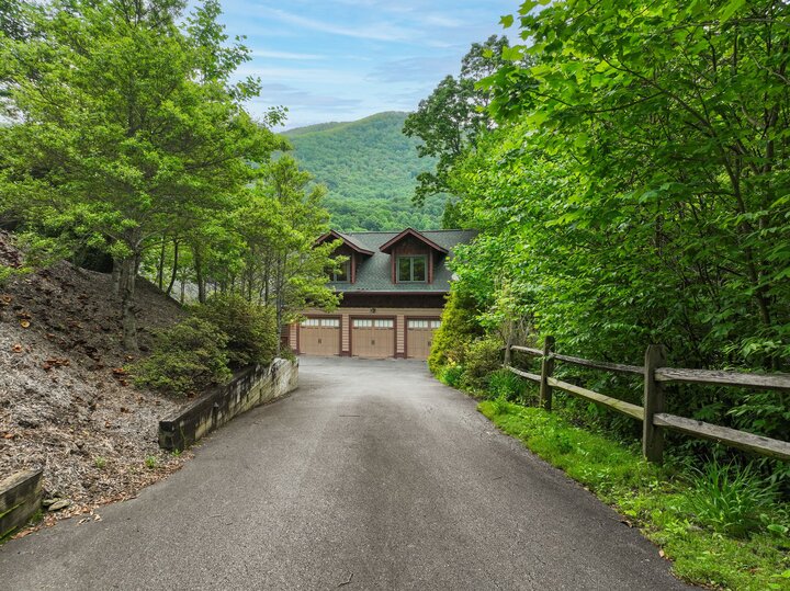 House in Black Mountain, US